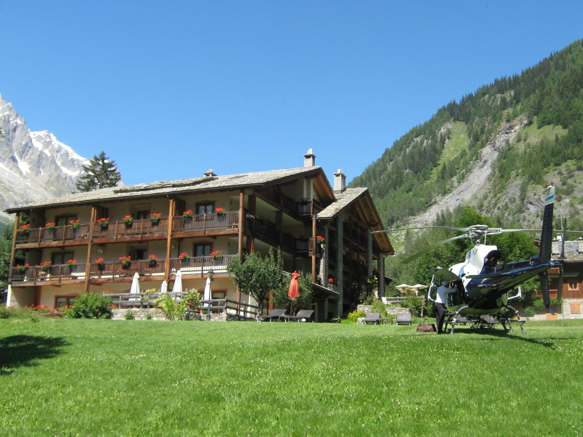 Auberge De La Maison Курмайор Екстериор снимка