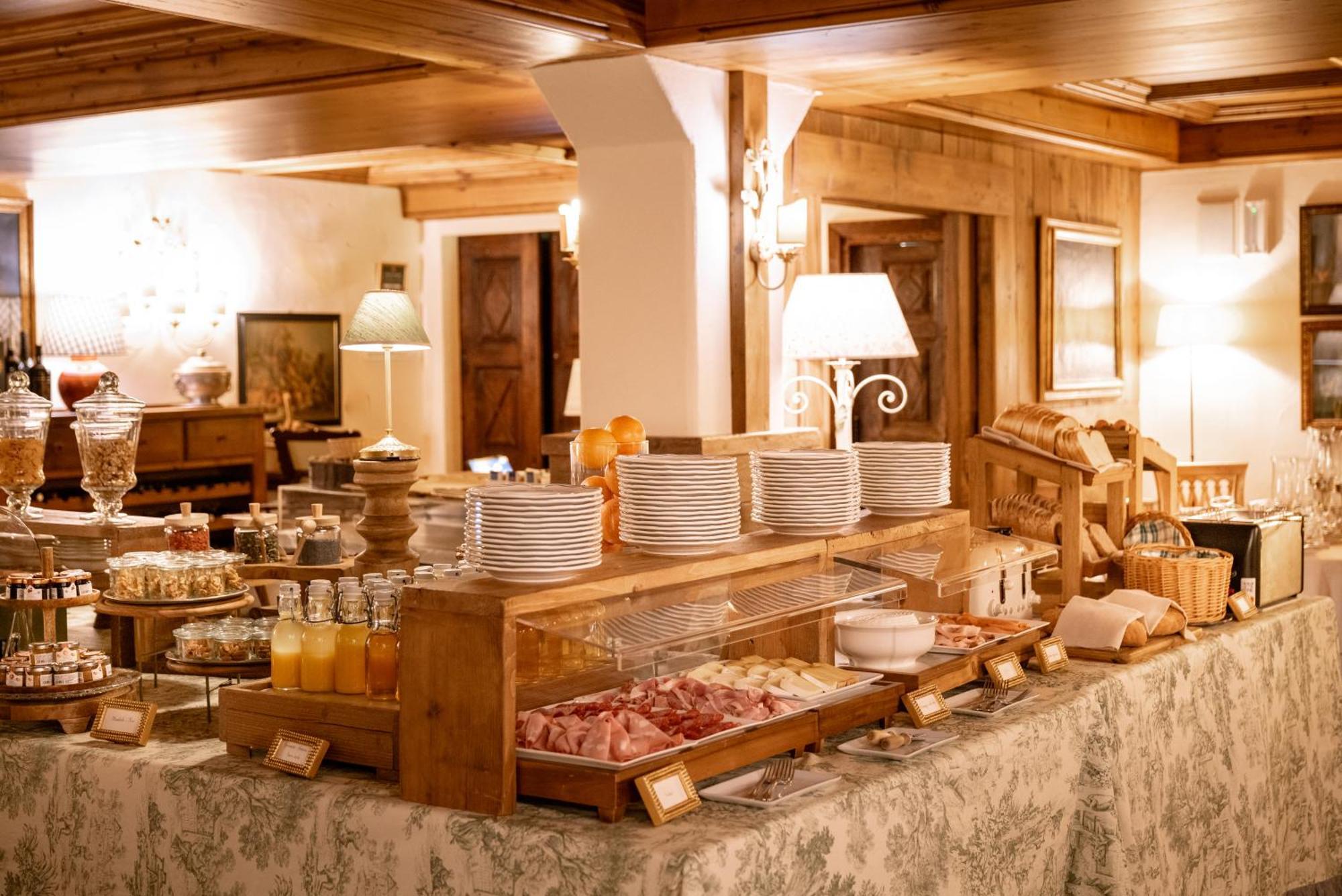 Auberge De La Maison Курмайор Екстериор снимка